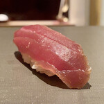 たかおか - 大間のマグロ 赤身漬け 90kg 延縄
      酸味がまろやかでどちらかと言えば旨味が夏のマグロにしては出てきたように感じます。