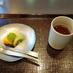 瓔珞 - 甘味とほうじ茶