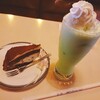 コーヒーハウス 三番館 - 料理写真:ショコラズコット 単品(￥580)、ミルクシェイク(￥630)。
ケーキは業務用かも。