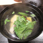 良理 - 鱸の塩焼きと枝豆豆腐のお碗