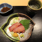 良理 - 中央：鯉の昆布〆、右上：鯉頭周辺のゼラチン質