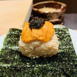 鮨 由う - ・港区巻き　　　　　　　　　　　　　　　　　　　　　（北海道噴火湾産毛蟹と北海道産バフンウニ　　　　　　　　由うオリジナルキャビアのせ）