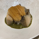 鮨 由う - ・蒸し鮑と肝ペースト和え三陸産
         キタムラサキウニ添え小丼