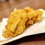 香川 一福 - トッピングは、いつもの鶏の唐揚げ。コロモは銀座しのはらの唐揚げ粉を使っている(*☻-☻*) 