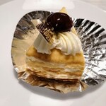 菓子工房 おおはら - ミルクレープ　後ろ姿　大きいマロングラッセが嬉しい