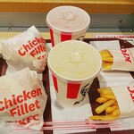 ケンタッキーフライドチキン - チキンフィレサンドのセット（￥６００）、トロピカルドリンクに変更はプラス￥３０
