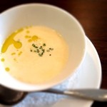 レクラ・ド・リール - 味のしっかりした塩味のサツマイモのスープ、美味しかったです！