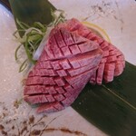 肉の割烹 田村  - 特選厚切り牛タントロ(2320円)