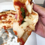 ピッツェリア アミーチ - 一切れの大きさです