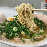 ひよこ - ラーメン（麺アップ）