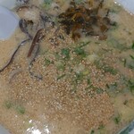 長浜ラーメン 一心亭 - ゴマ＆高菜をイン！