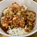 こめらく お茶漬けといろどり唐揚げ - 「おねぎたっぷり油淋鶏」590円也＋税。
