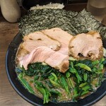 武道家 - チャーシュー麺、ほうれん草増し、のりダブル