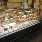 リンデンバウム - 生ケーキも売ってます