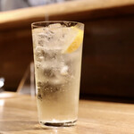 餃子とスパークリング バブルス - ハイボール風