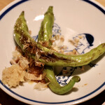 餃子とスパークリング バブルス - ししとう焼き