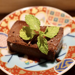 餃子とスパークリング バブルス - SERGIOの生ガトーショコラ