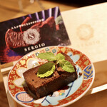 餃子とスパークリング バブルス - SERGIOの生ガトーショコラ