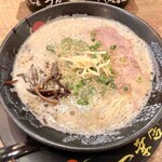 博多一幸舎 - とんこつラーメン750円