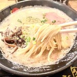 博多一幸舎 - とんこつラーメン750円