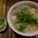 ベトナム料理コムゴン - フーティウ（南部メコンデルタの豚肉うどん）