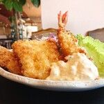 サーフィン - ミックスフライ定食(930円)