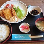 サーフィン - ミックスフライ定食(930円)