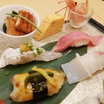 梅丘寿司の美登利 - ⚫煮あわびの肝のせ、やりいか桜塩、スズキ、うざく