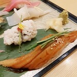 梅丘寿司の美登利 - ⚫煮穴子、鱧