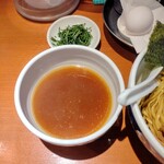たけちゃんにぼしらーめん - 油そばの煮干しスープ