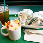 ラッキーピエロ - ハンバーガーとラキポテとドリンクのセット♪