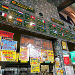 ラッキーピエロ - メニューが凄まじく豊富。ハンバーガー以外のメニューも気になる。