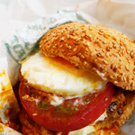 ラッキーピエロ - 目玉焼きに大きなトマト♪