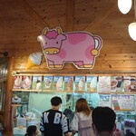 千本松牧場ソフトクリームショップ - 販売カウンター