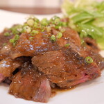 肉とごはんと時々やさい mohawk - 十勝ハーブ牛肩ロースステーキ丼