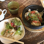 TUBO CAFE - 明太マヨの海鮮石焼きビビンバ(税込750円)とセットのミニサラダサラダ(+100円)