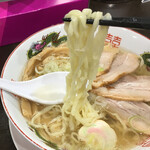 自家製麺中華そば 番家 - 多加水縮れ麺