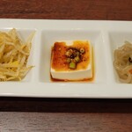 天山 - ナムル3種(もやし、豆腐、チャプチェ)