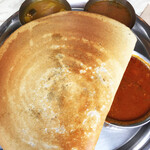 三燈舎 - いつも同じに見えますが、、、ビーフキーマと紅くるり(赤カブ)の辛口マサラをメインにラッサム、サンバル。芸術的に薄いドーサが香ばしい。今日はご飯お代わりは止そうと思ったけれど、無理でした(2回お代わり)