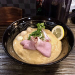 魚々麺 園 - 限定 オマール海老の冷やし白湯そば ラーメン トッピンウズラの炙り味玉