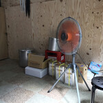 魚々麺 園 - 待合室風景