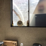 魚々麺 園 - 待合室風景