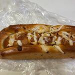 グレンドール - デンマークソーセージドッグ２５９円。
 
タマネギの旨味をたっぷり含んだ生地に大きなデンマークフランクを挟んだパンです。
 