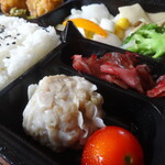 鎌倉山下飯店 - 帆立と烏賊の塩味炒め弁当