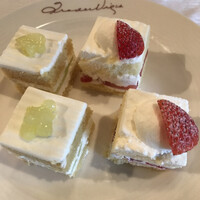 トレーダーヴィックス東京 - ランチビュッフェ８２５０円。スーパーメロン、苺ショート。スーパーの方が生クリームが上品？ですか？　名前に左右されているかもしれません(^_^;)。とーってもたくさんいただきました（╹◡╹）（╹◡╹）