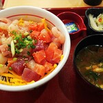 Nakau - 具材倍量の「たっぷり甘海老海鮮丼」は￥１０００です。普通量は￥６９０也。