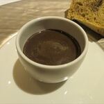 シェ・イノ - 温度卵・黒トリュフのピューレ掛け