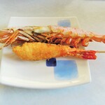 酒肴商店 アジト - エビ串カツと海老塩焼き