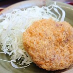 丸光亭 - 「カツオ刺身定食」のメンチカツをアップで‥