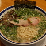 田中商店 - 2012.11 ねぎ叉焼麺（980円）のネギの海から叉焼と麺を発掘